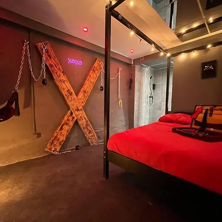Les 50 Nuances De Rouge Loveroom *